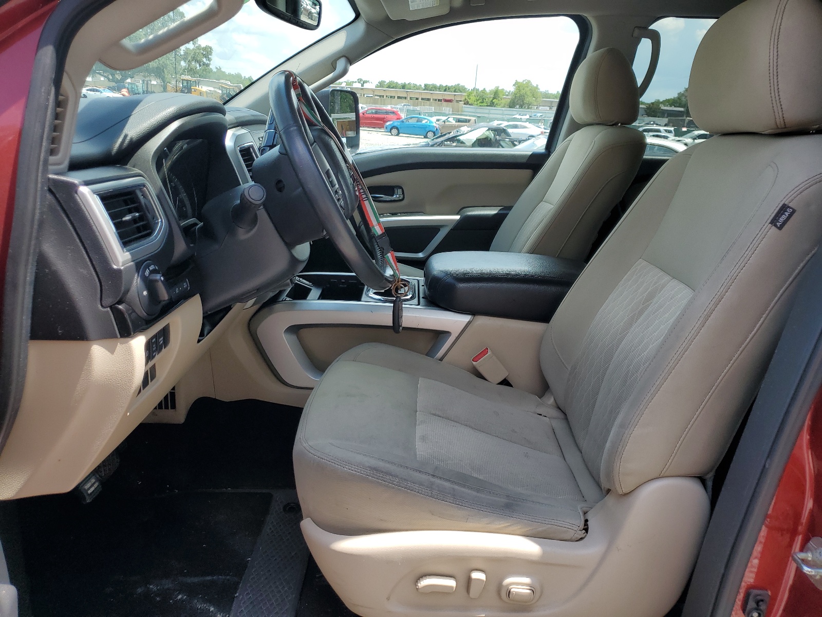 1N6AA1E56HN512871 2017 Nissan Titan Sv