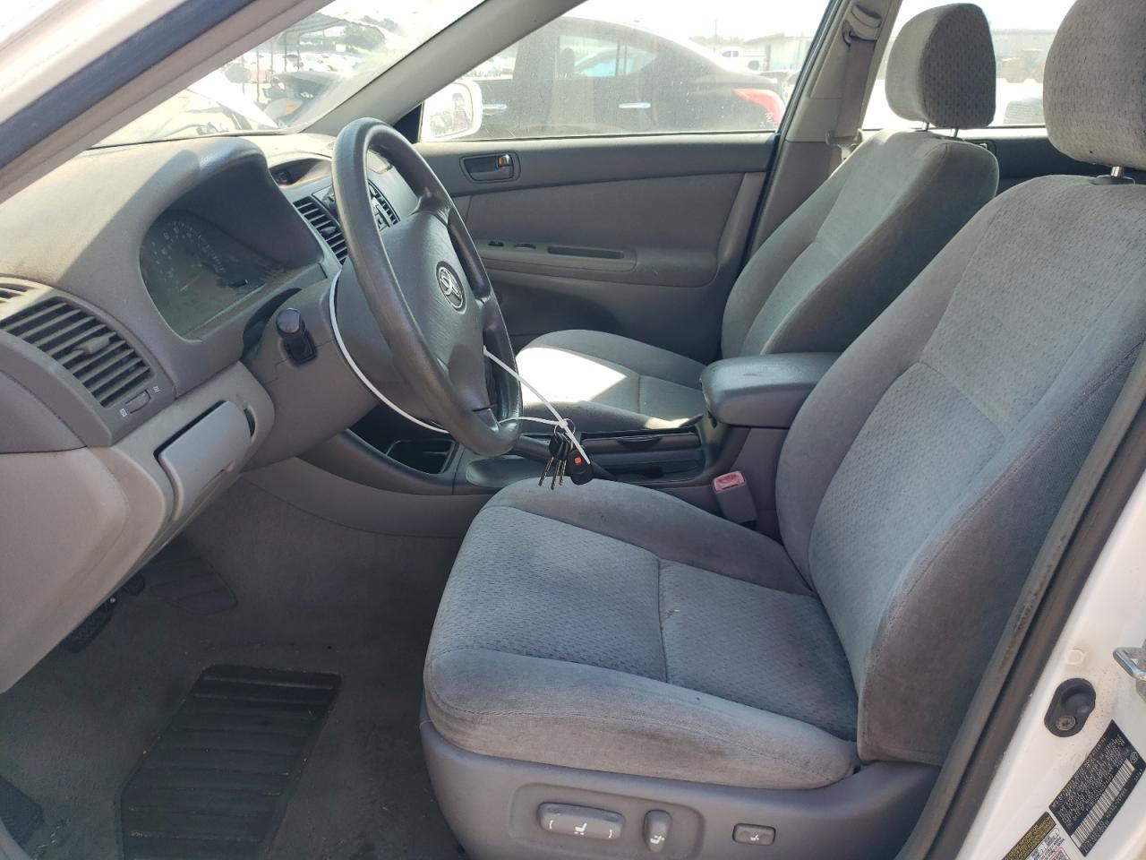 2004 Toyota Camry Le VIN: 4T1BE32K24U374582 Lot: 62571014