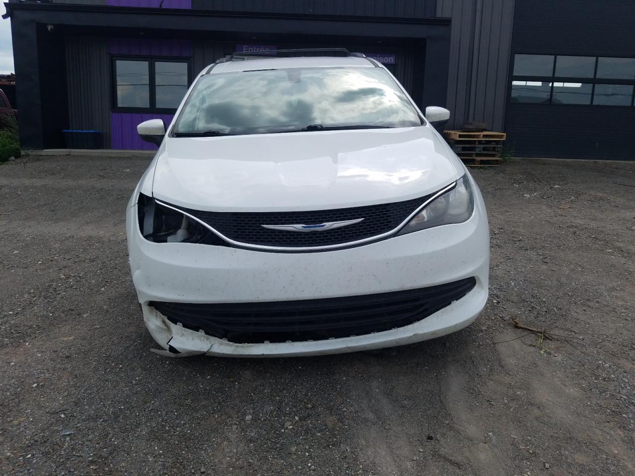 2018 Chrysler Pacifica - Image 5