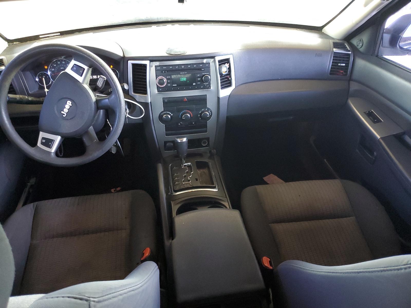 1J8GS48K88C141665 2008 Jeep Grand Cherokee Laredo