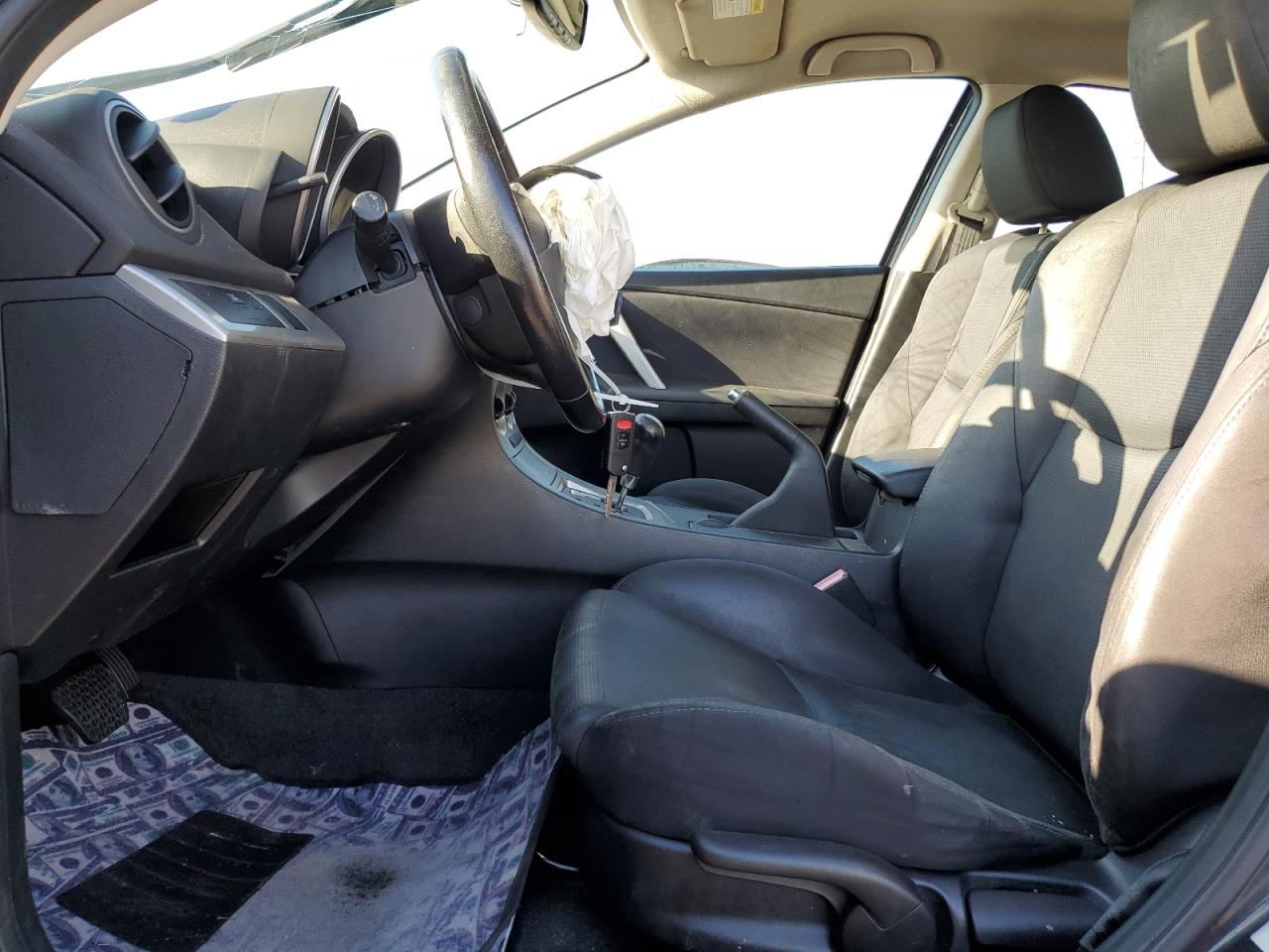 2011 Mazda 3 S VIN: JM1BL1K63B1373764 Lot: 62349084