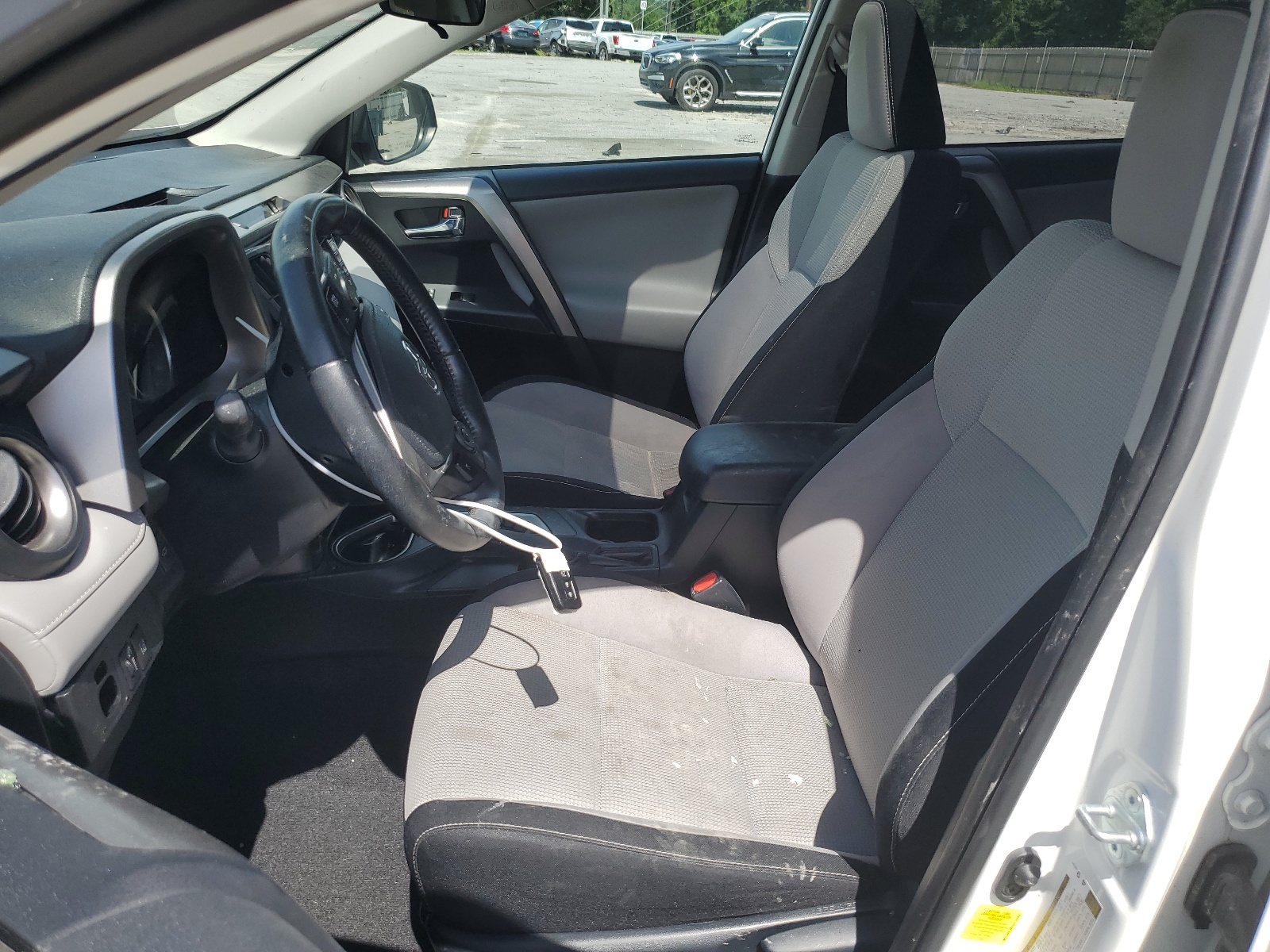 JTMRJREV0HD124447 2017 Toyota Rav4 Hv Le