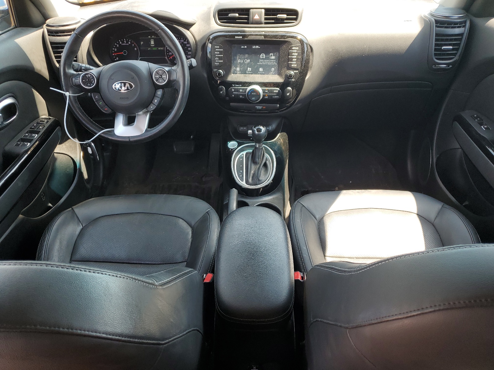 KNDJP3A53J7585063 2018 Kia Soul +