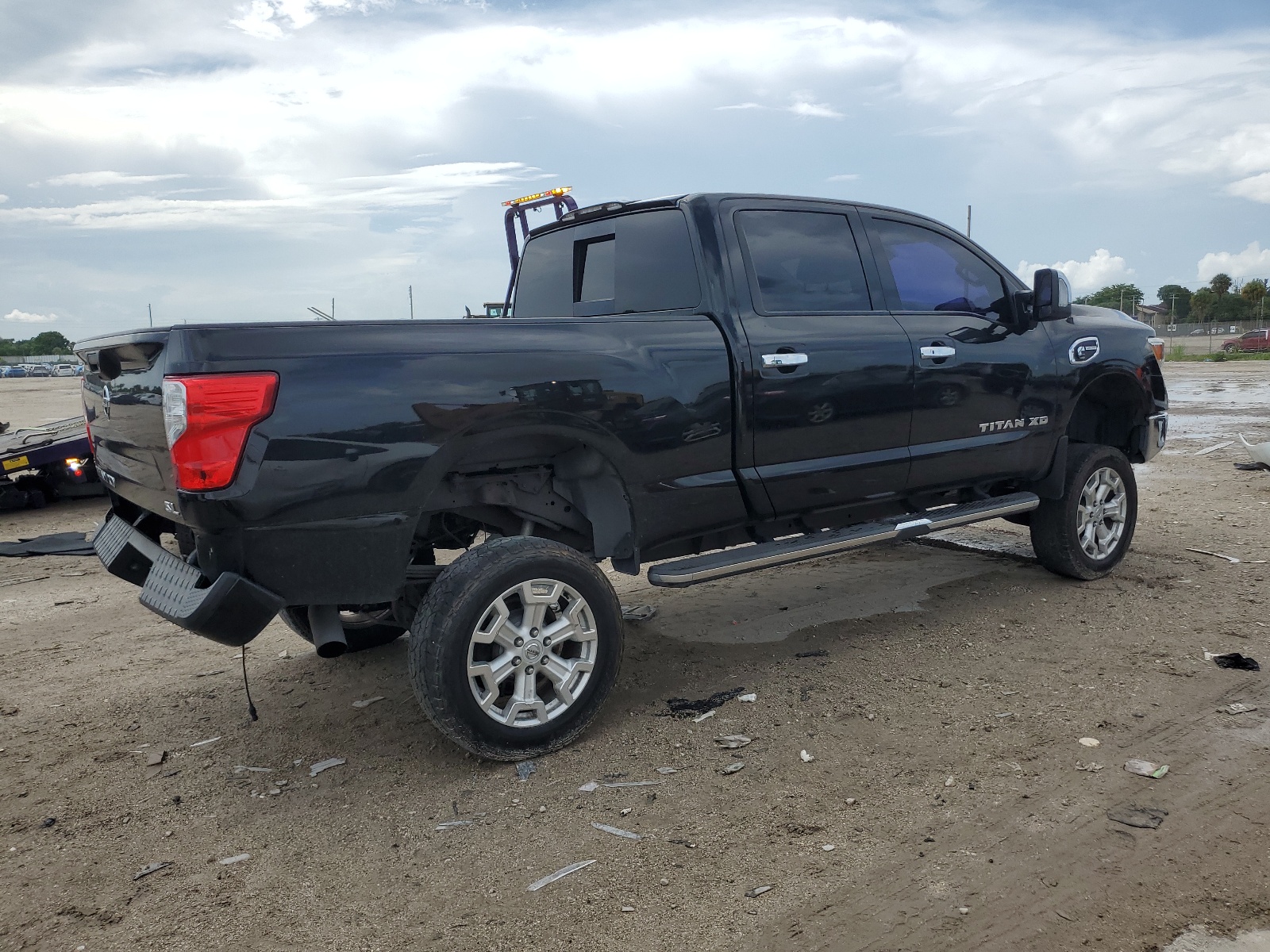 1N6BA1F22GN511644 2016 Nissan Titan Xd Sl