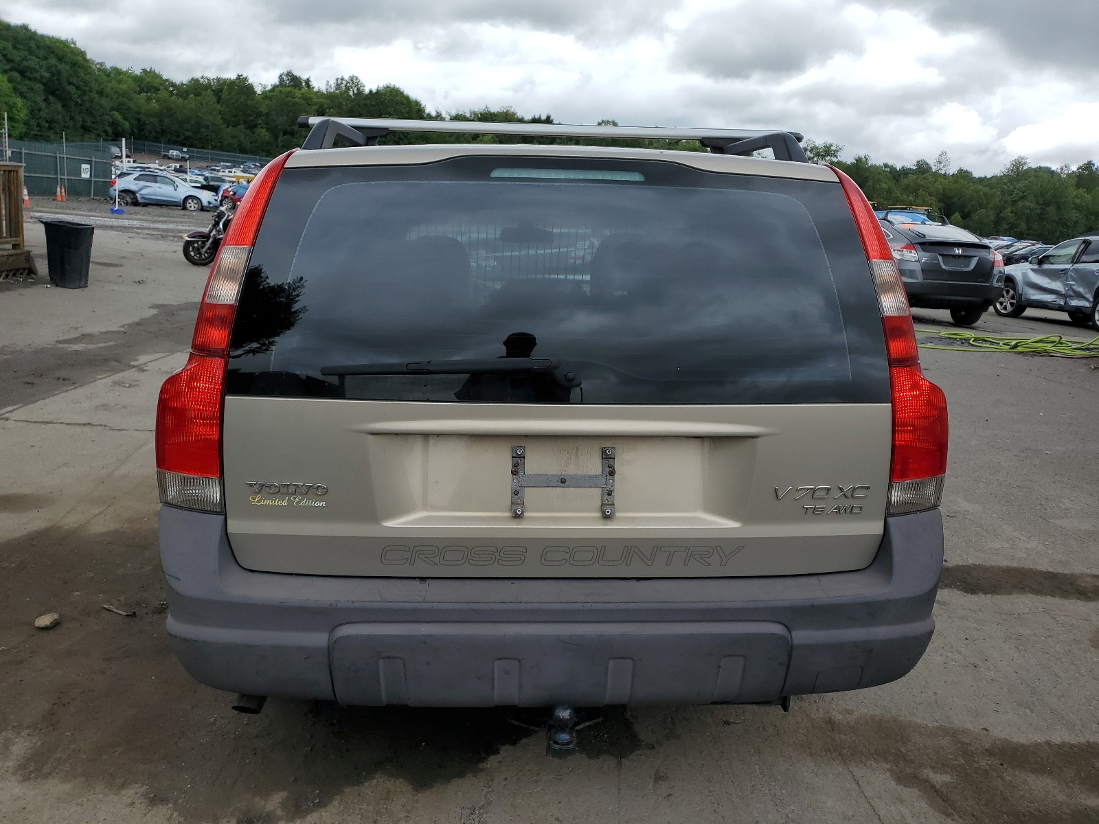 YV1SZ58D811030856 2001 Volvo V70 Xc