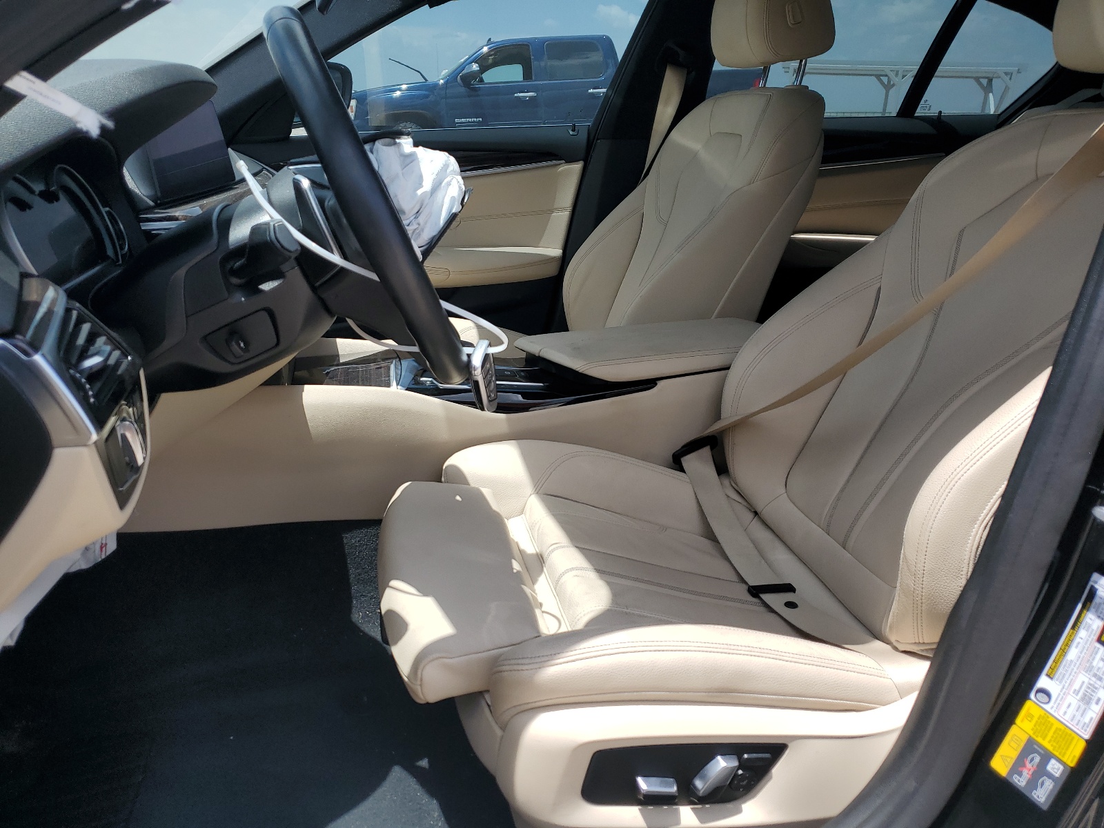 WBAJA9C53KB398998 2019 BMW 530E