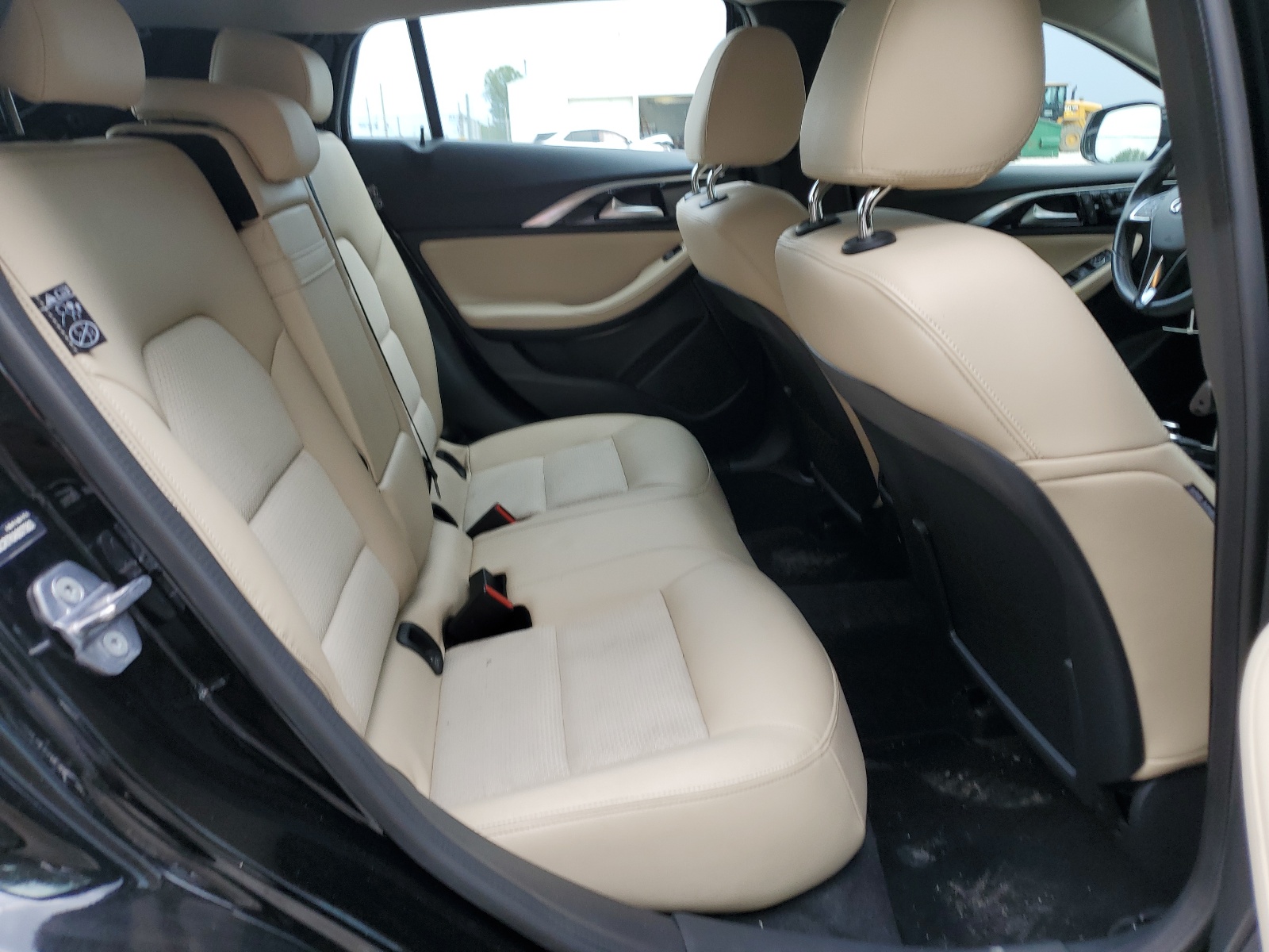 SJKCH5CR7KA007583 2019 Infiniti Qx30 Luxe