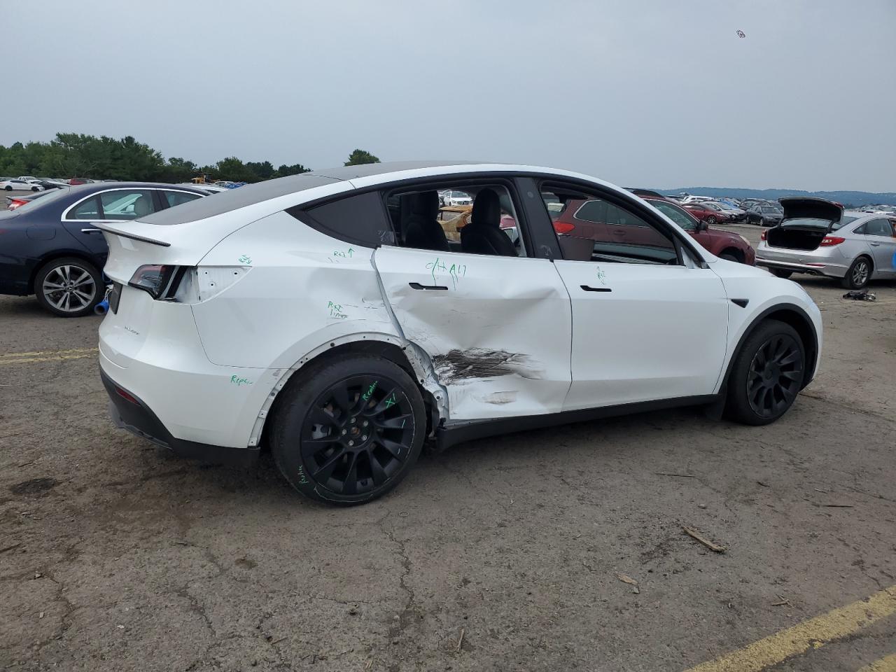 VIN 7SAYGAEE3PF669631 2023 TESLA MODEL Y no.3