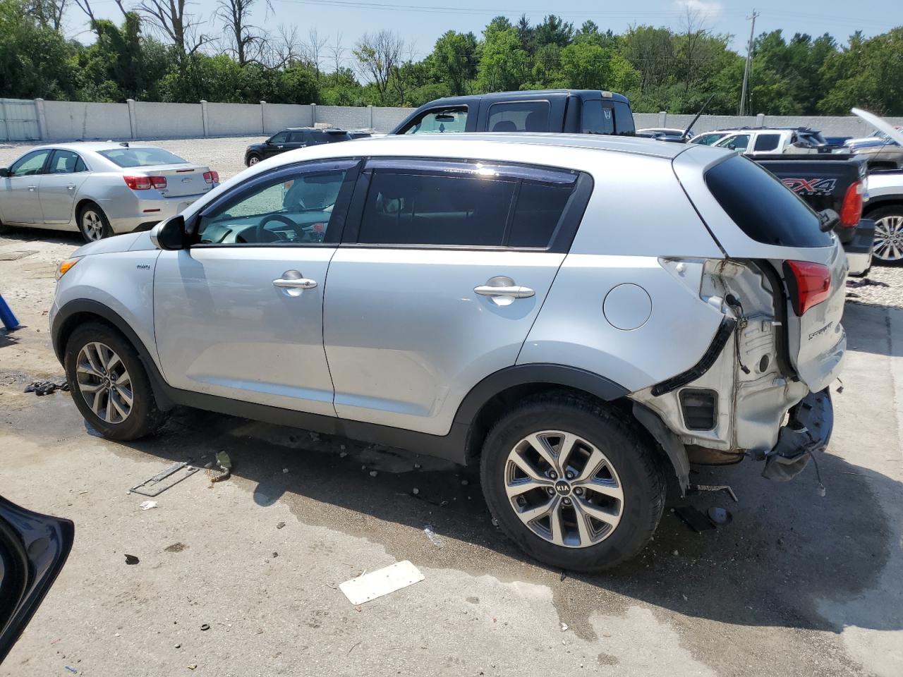 KNDPBCAC9F7758826 2015 KIA SPORTAGE - Image 2