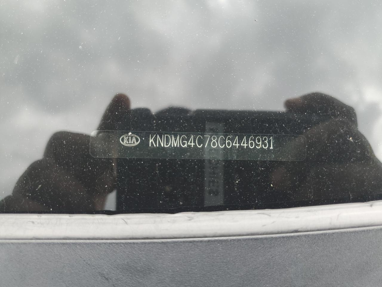 2012 Kia Sedona - Image 13