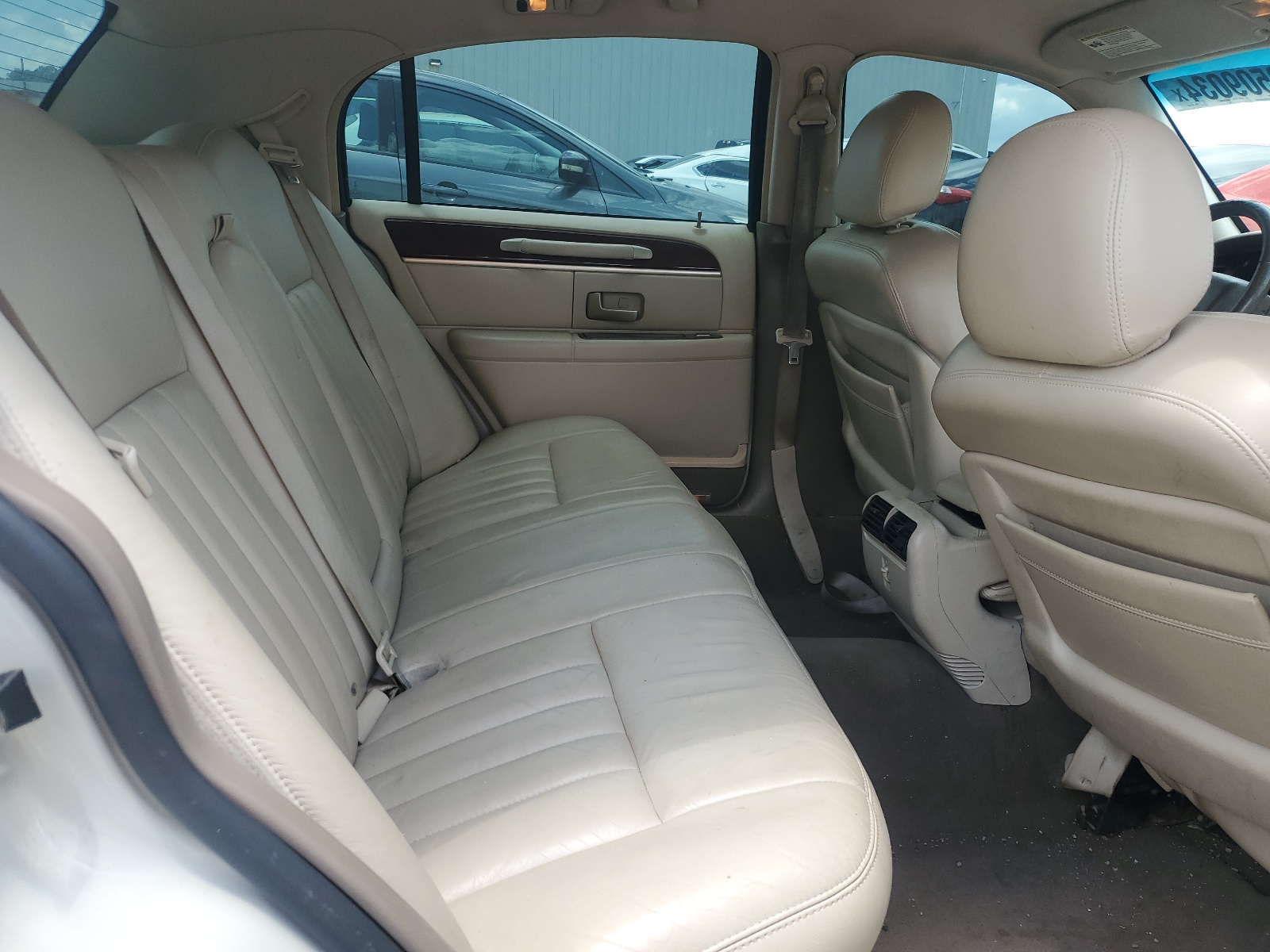 1LNHM81W15Y645303 2005 Lincoln Town Car Signature