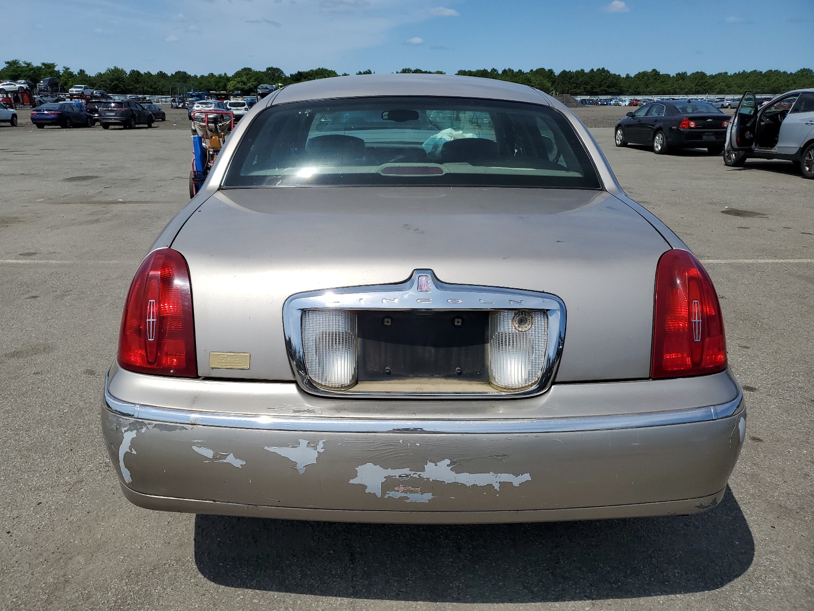 1LNHM82W7YY763388 2000 Lincoln Town Car Signature