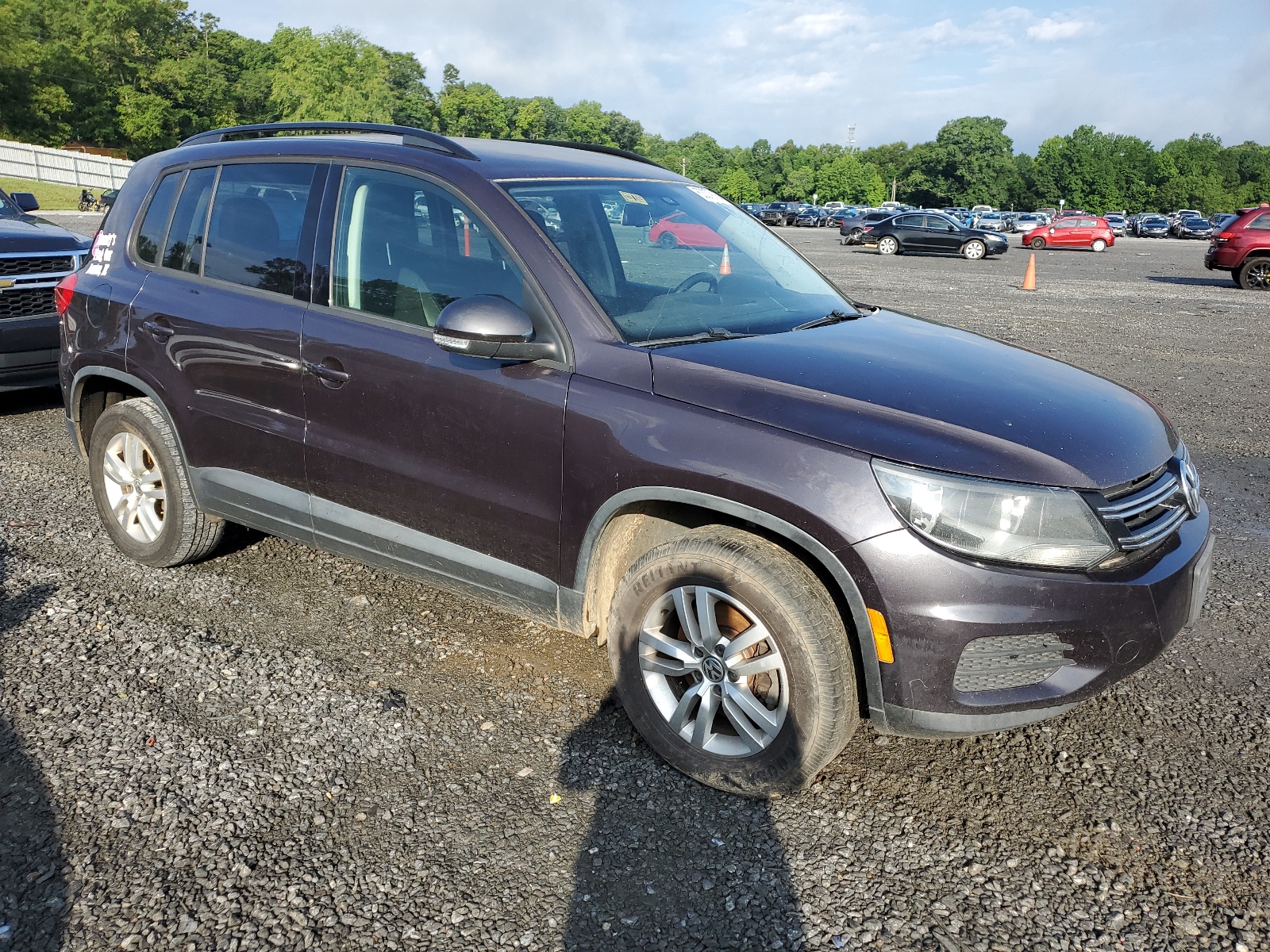 2016 Volkswagen Tiguan S vin: WVGAV7AX4GW585839