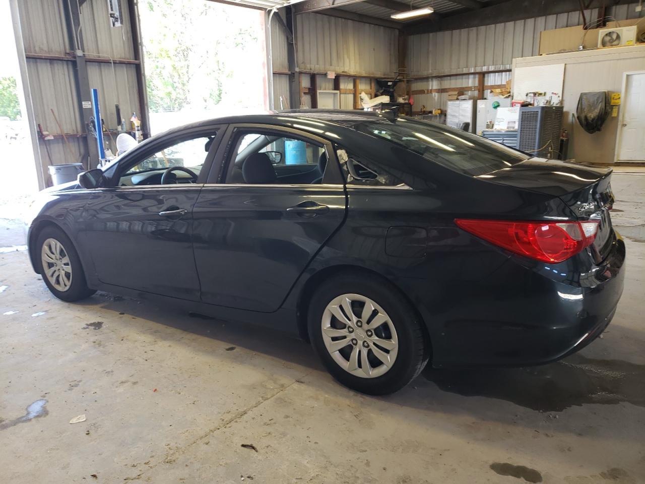 2013 Hyundai Sonata - Image 2