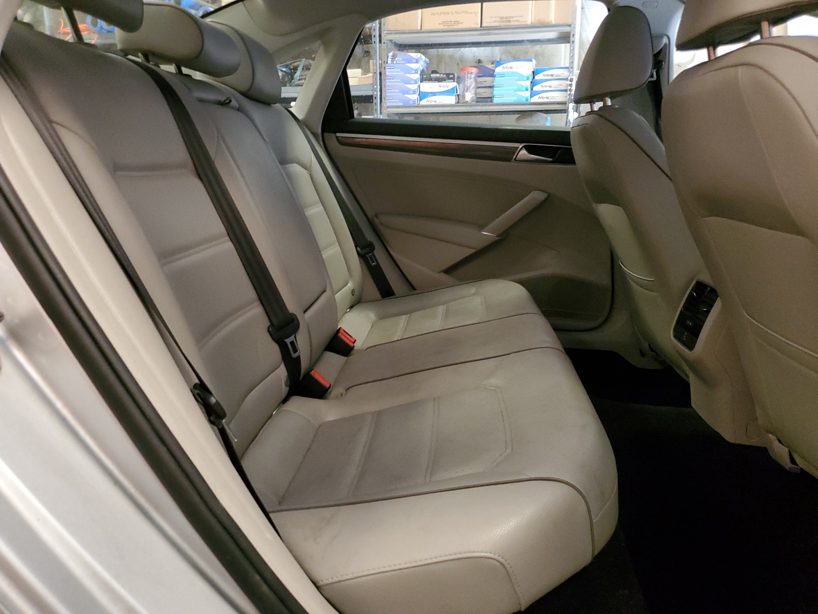 1VWBA7A33JC011143 2018 Volkswagen Passat Se