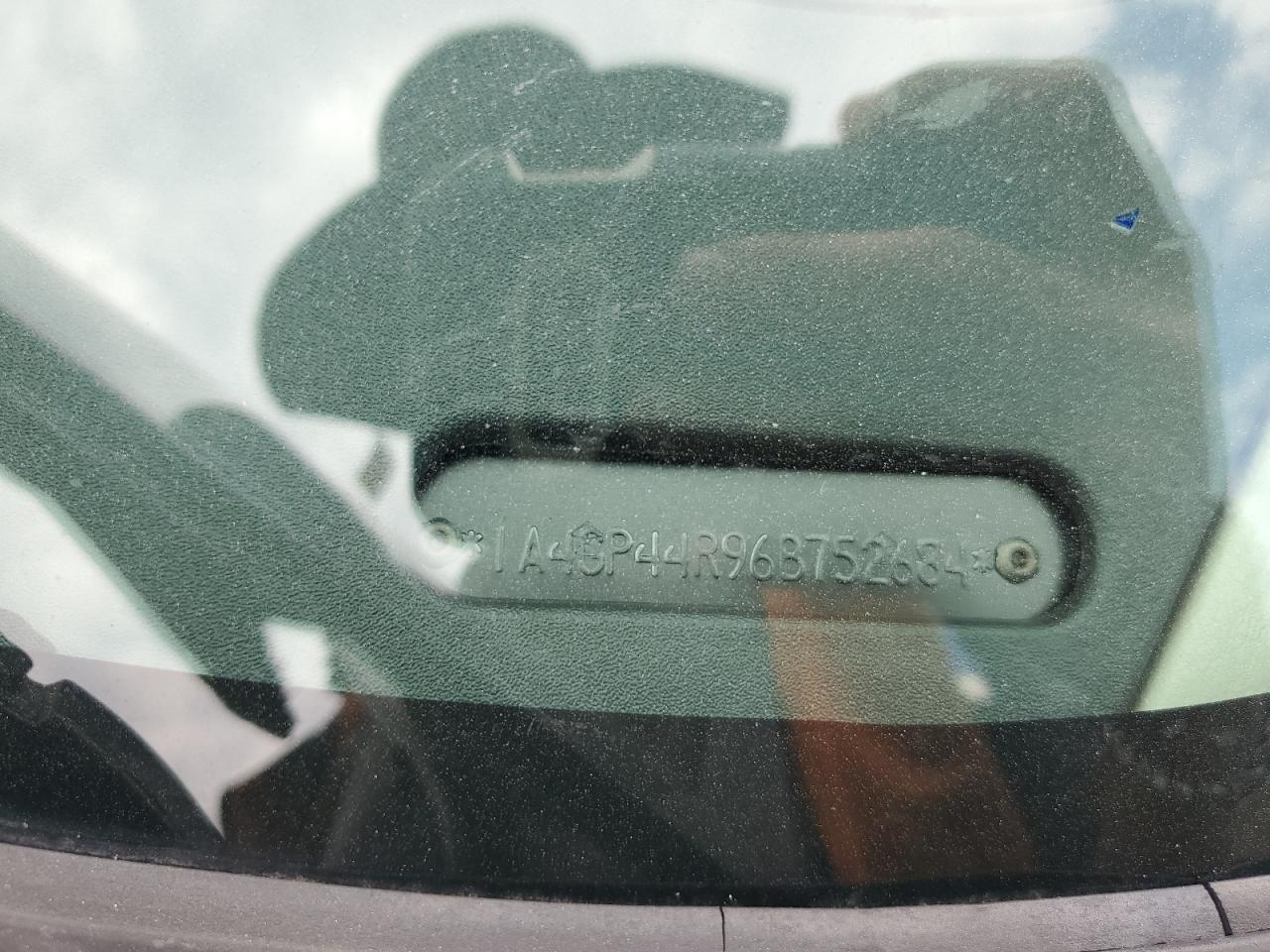 2006 Chrysler Town & Country Lx VIN: 1A4GP44R96B752684 Lot: 65683104