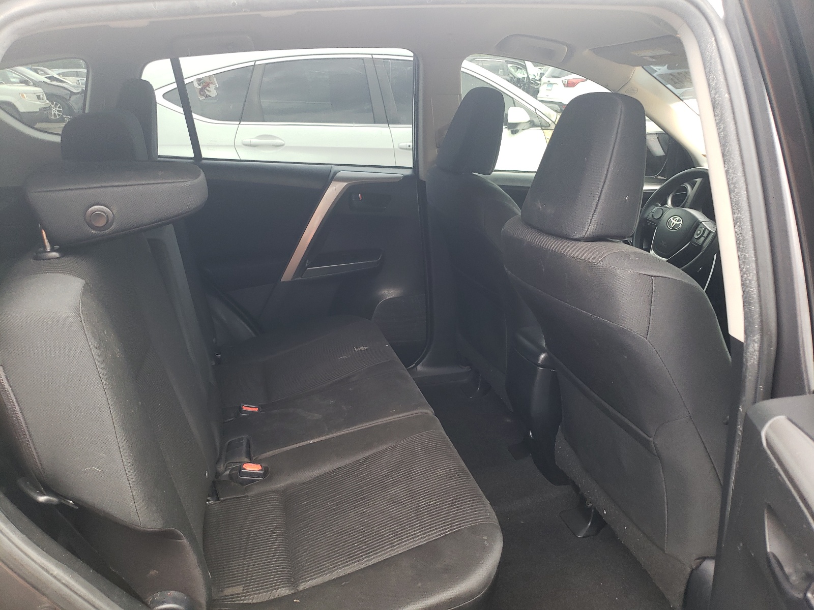 JTMBFREV8HJ143297 2017 Toyota Rav4 Le