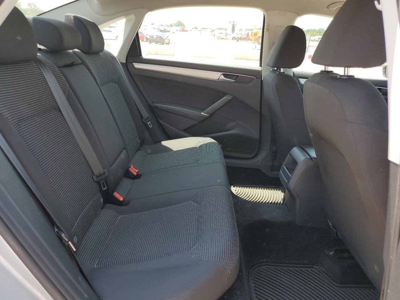 2018 Volkswagen Passat S VIN: 1VWAA7A31JC013131 Lot: 63910964