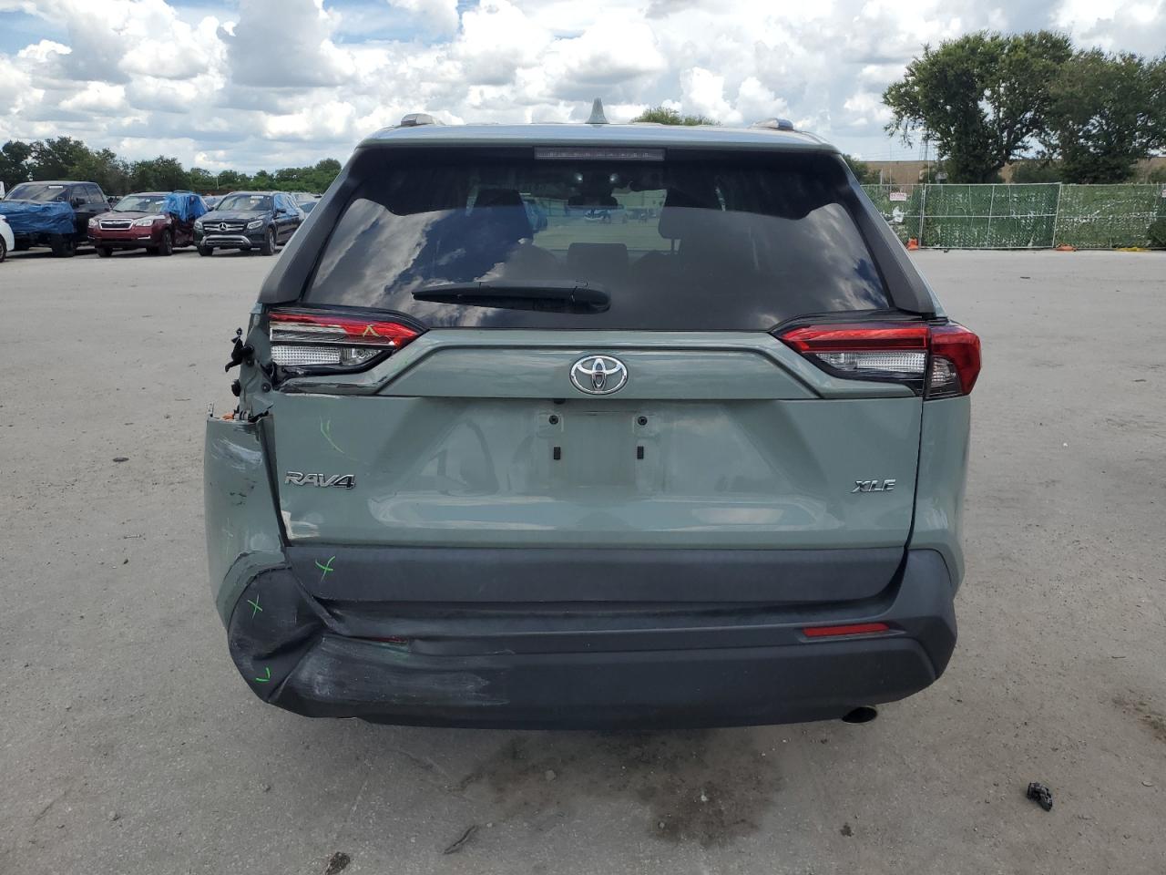 2020 Toyota Rav4 Xle VIN: 2T3W1RFV0LC069738 Lot: 64147054