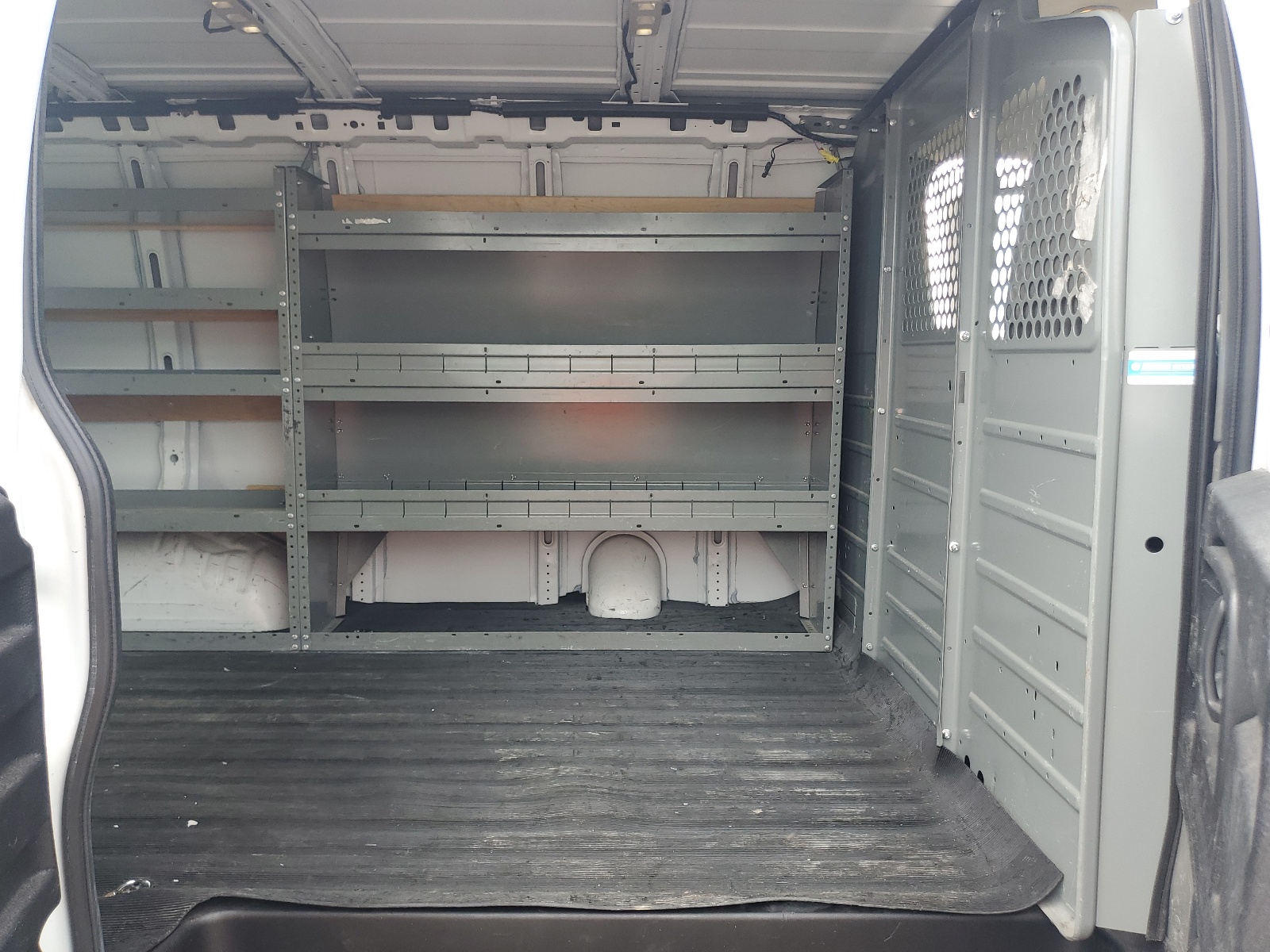 1GTW7AFGXJ1903185 2018 GMC Savana G2500