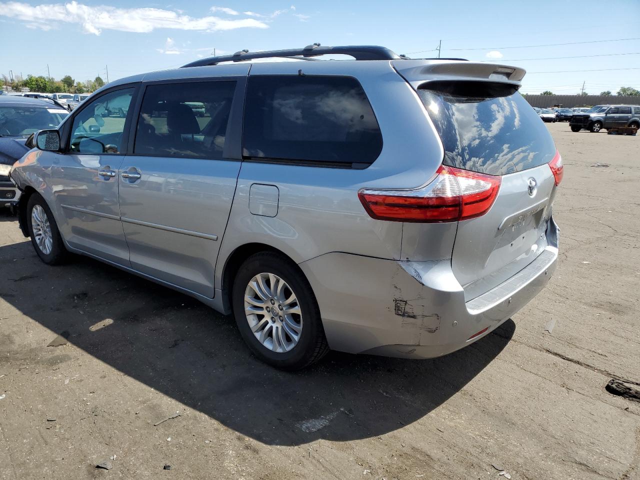 5TDYK3DCXFS631315 2015 TOYOTA SIENNA - Image 2