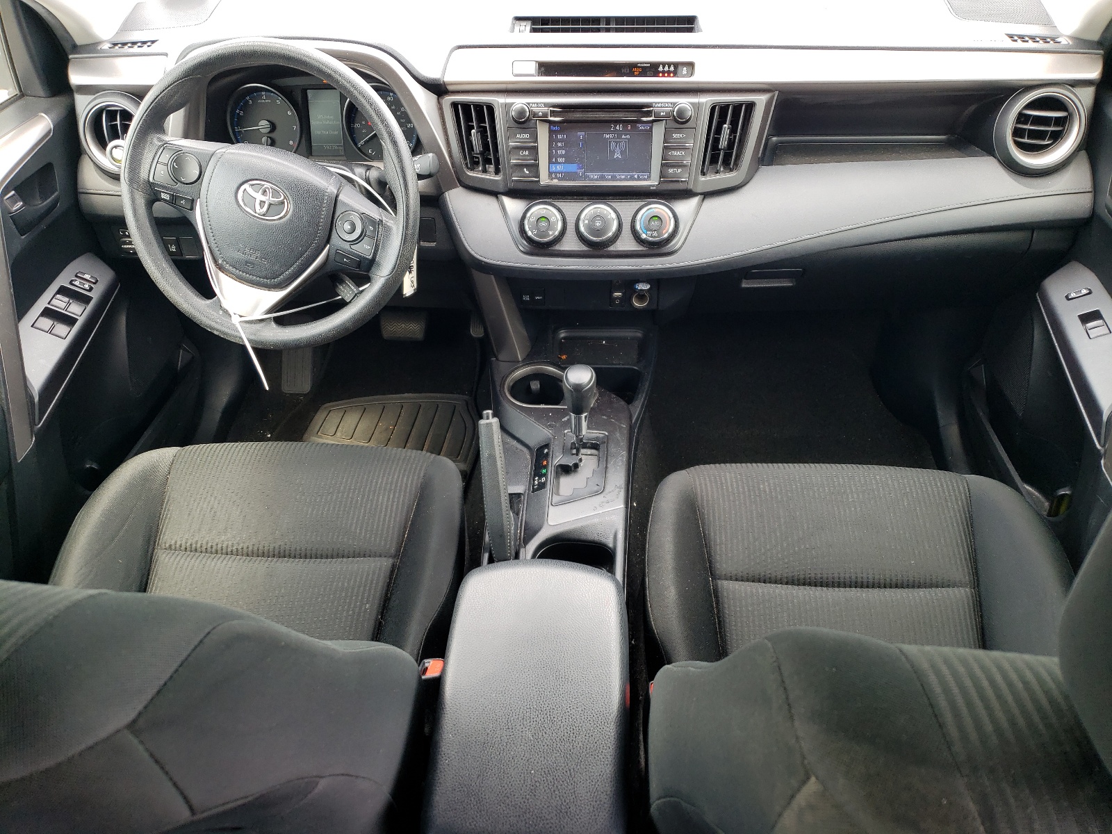 JTMBFREV1JJ192282 2018 Toyota Rav4 Le