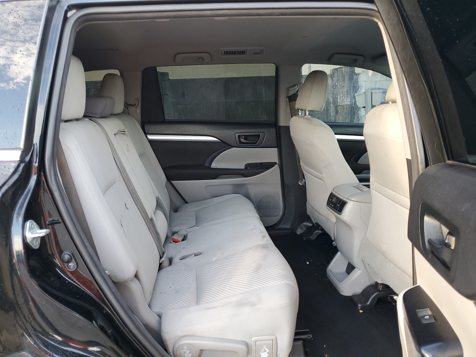 5TDZARFH7GS022106 2016 Toyota Highlander Le