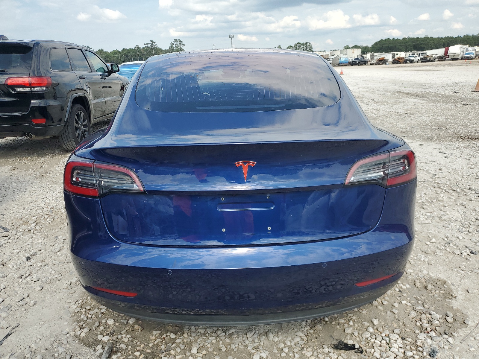 5YJ3E1EA0JF041818 2018 Tesla Model 3