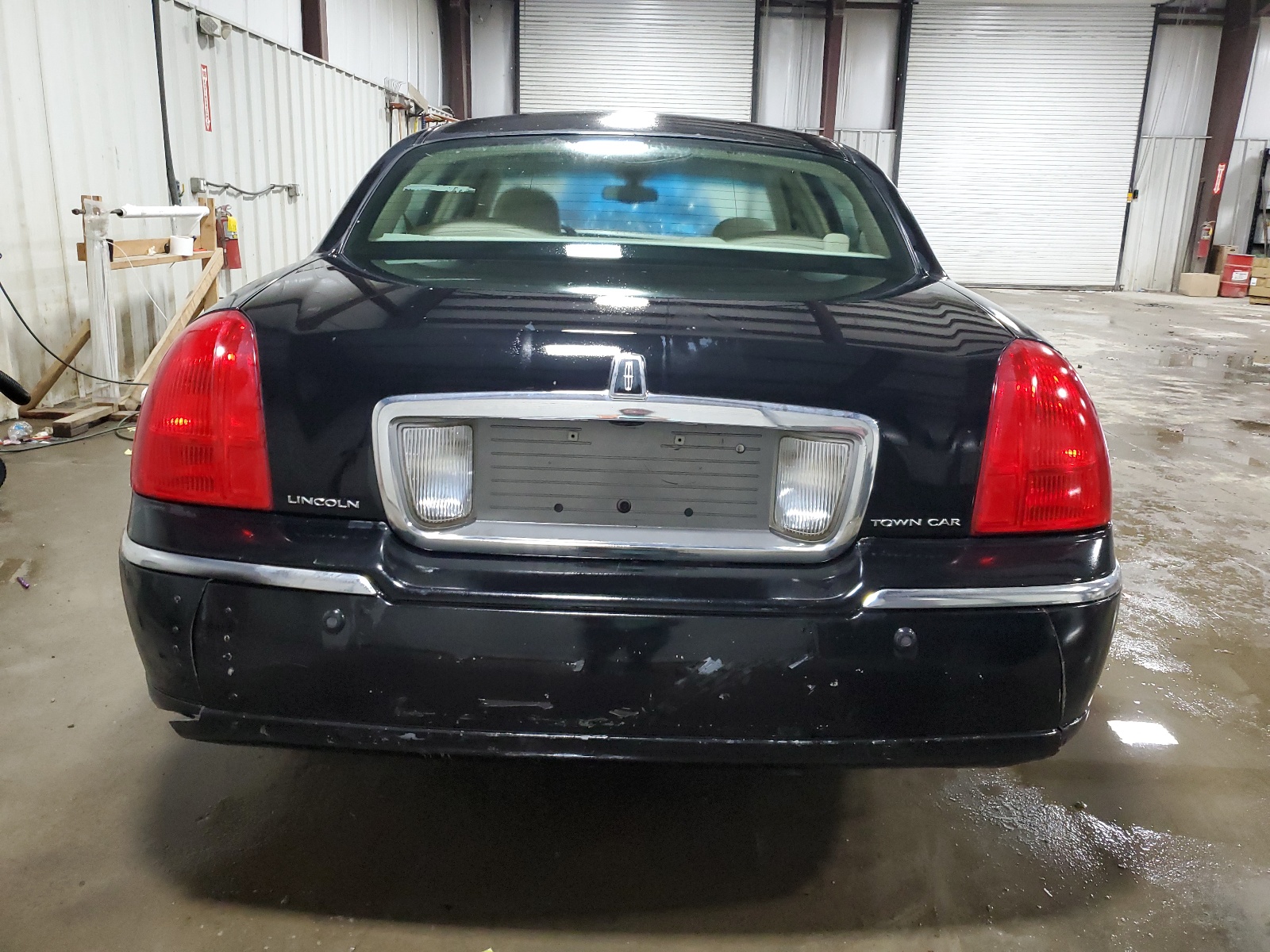 1LNHM82W23Y684607 2003 Lincoln Town Car Signature