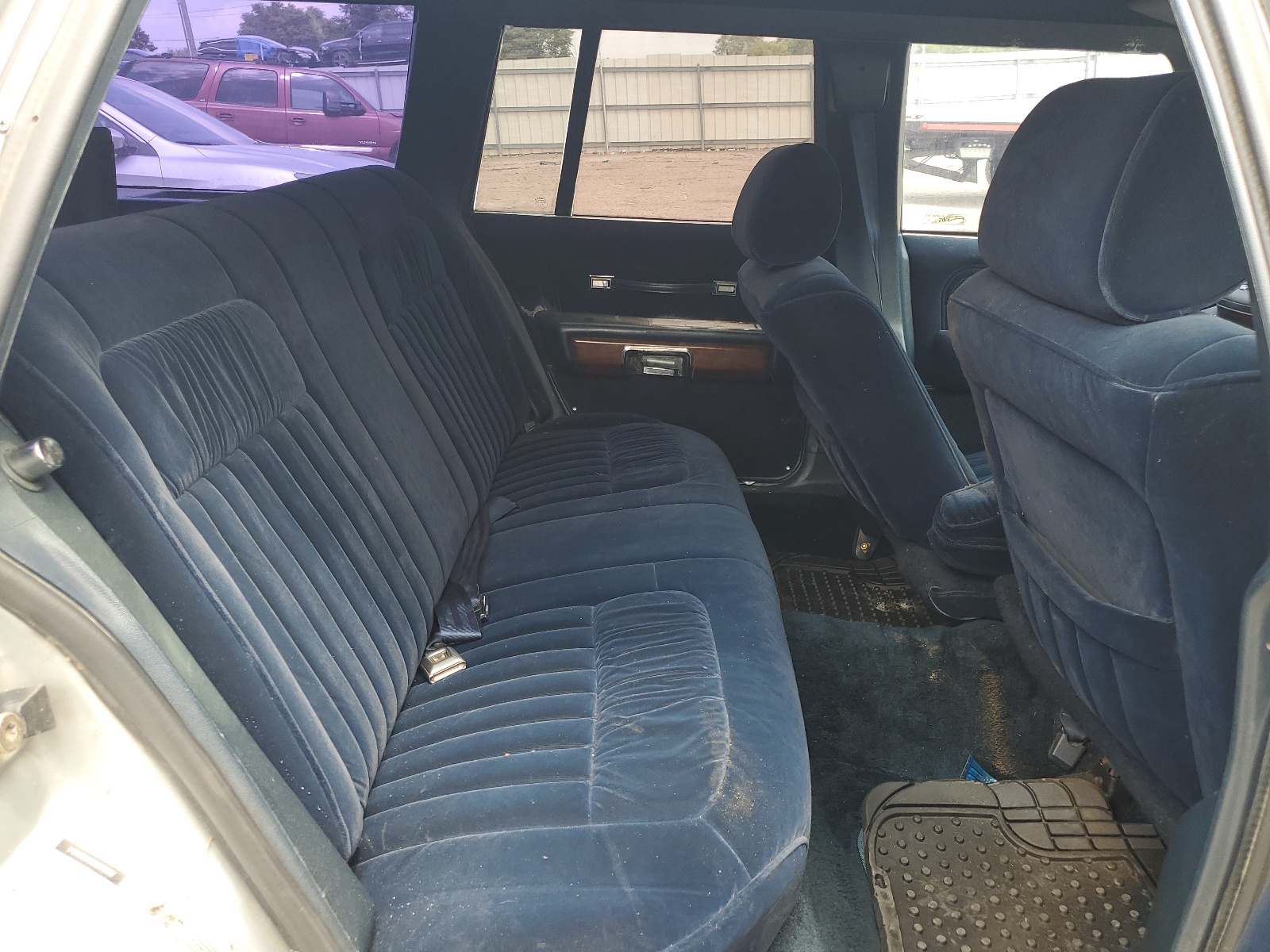 2FABP77F8KX166820 1989 Ford Crown Victoria Lx