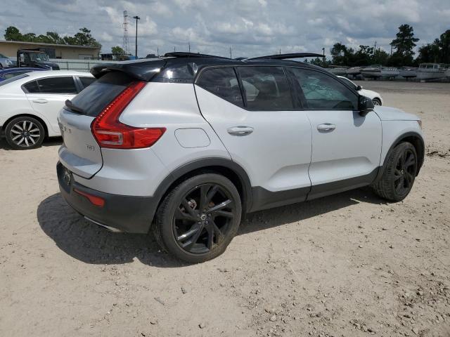  VOLVO XC40 2020 Серый