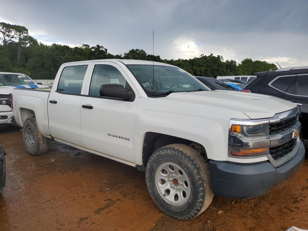 2017 Chevrolet Silverado - Image 4
