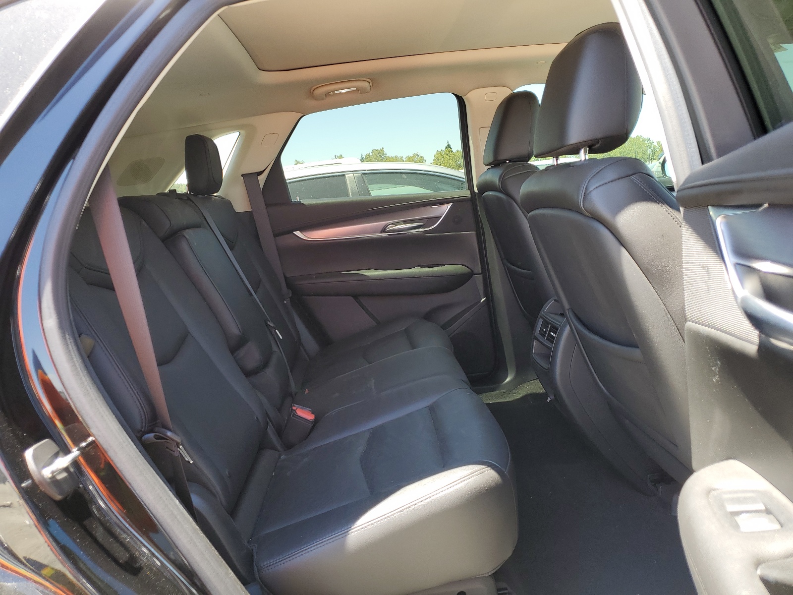 1GYKNCRS1JZ121031 2018 Cadillac Xt5 Luxury