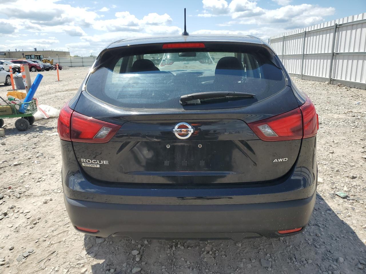 JN1BJ1CR5JW259560 2018 Nissan Rogue Sport S