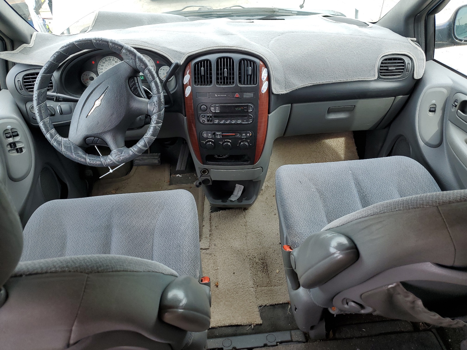 2C4GP44RX5R101067 2005 Chrysler Town & Country Lx