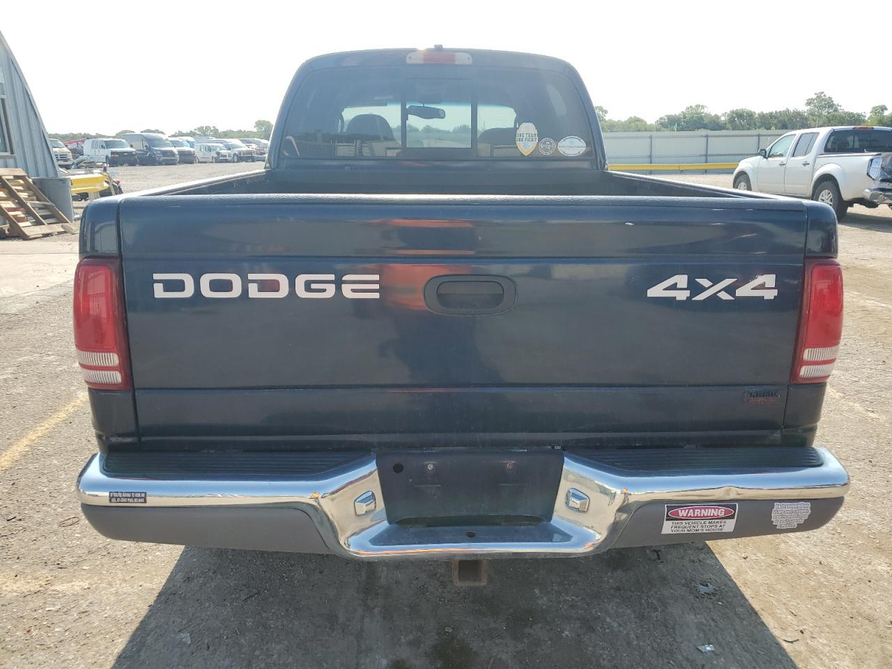 1B7GG2AN8YS665678 2000 Dodge Dakota Quad