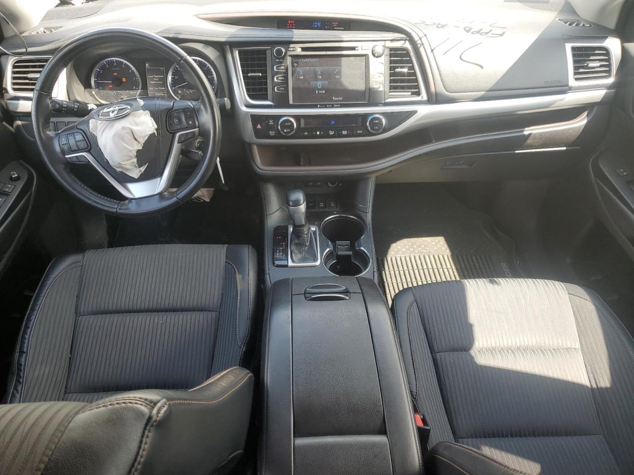 2018 Toyota Highlander Le VIN: 5TDBZRFH6JS884864 Lot: 63325034