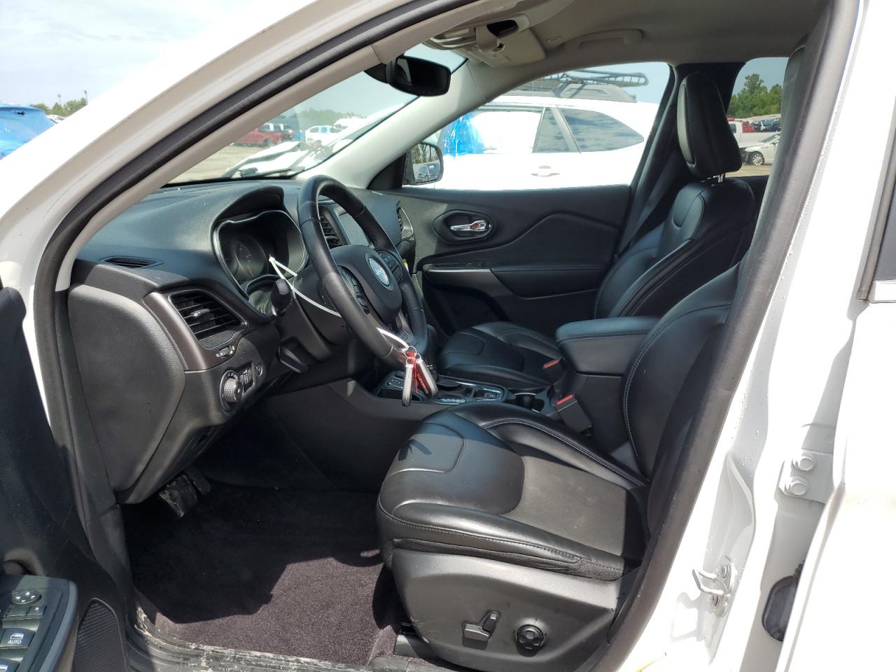 2019 Jeep Cherokee Latitude Plus VIN: 1C4PJLLX6KD109743 Lot: 61953924