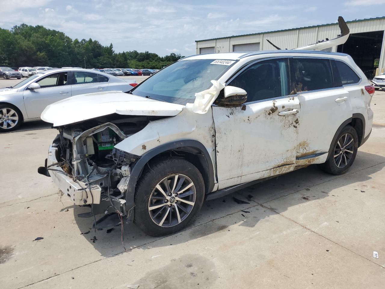 5TDKZRFH7JS529492 2018 TOYOTA HIGHLANDER - Image 1