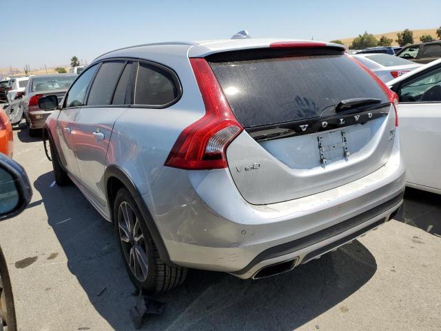  VOLVO V60 2017 Серебристый