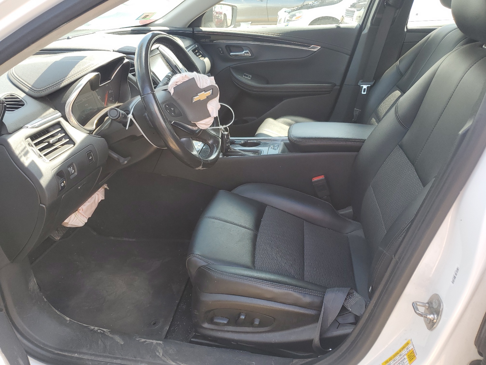 1G1105S3XJU131819 2018 Chevrolet Impala Lt