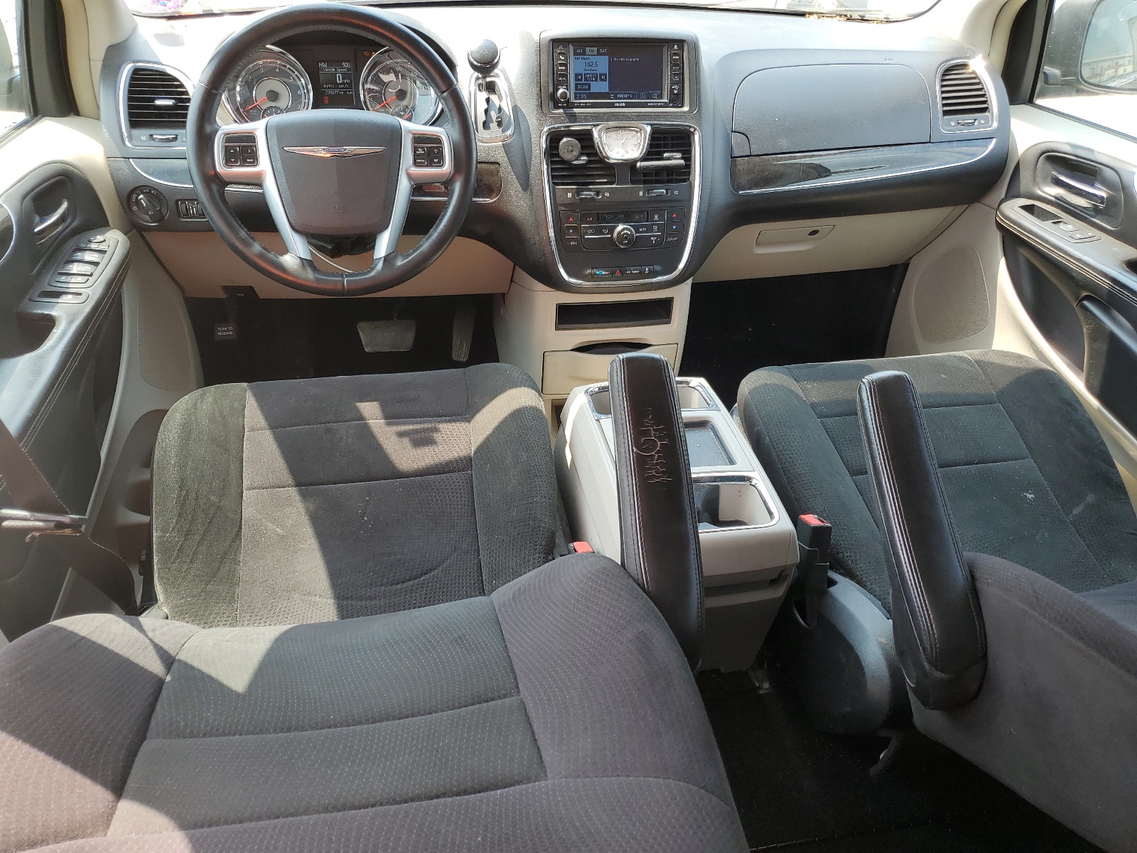 2A4RR5DG0BR715770 2011 Chrysler Town & Country Touring