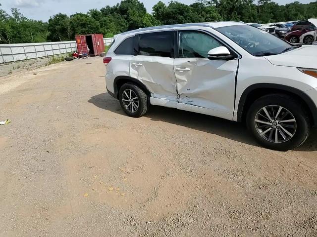 2017 Toyota Highlander Se VIN: 5TDKZRFH1HS215797 Lot: 62967694