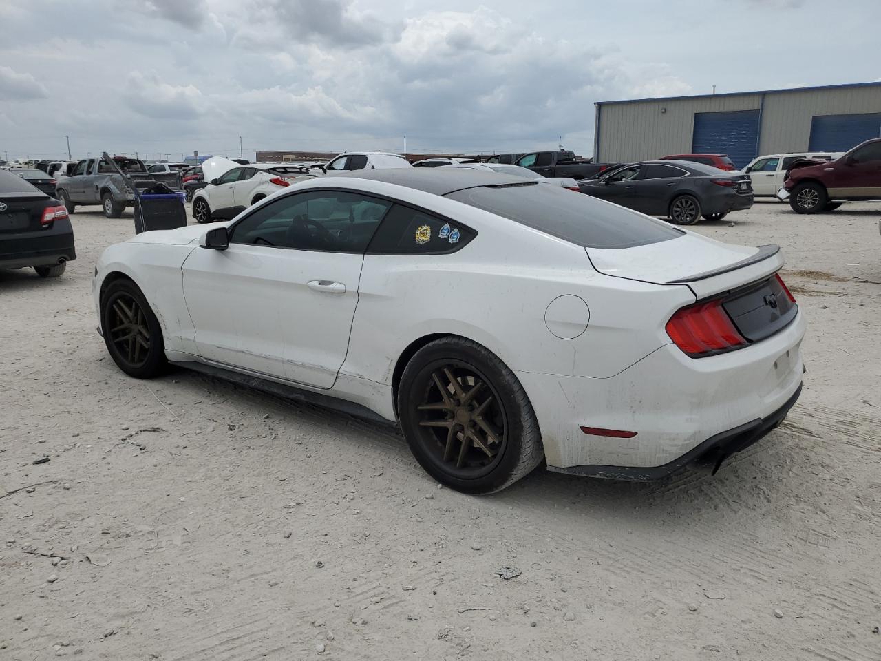 1FA6P8TH4J5154209 2018 FORD MUSTANG - Image 2