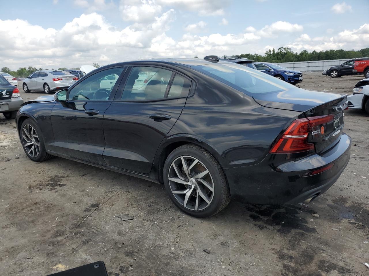 7JR102FK0KG00646 2019 VOLVO S60 - Image 2