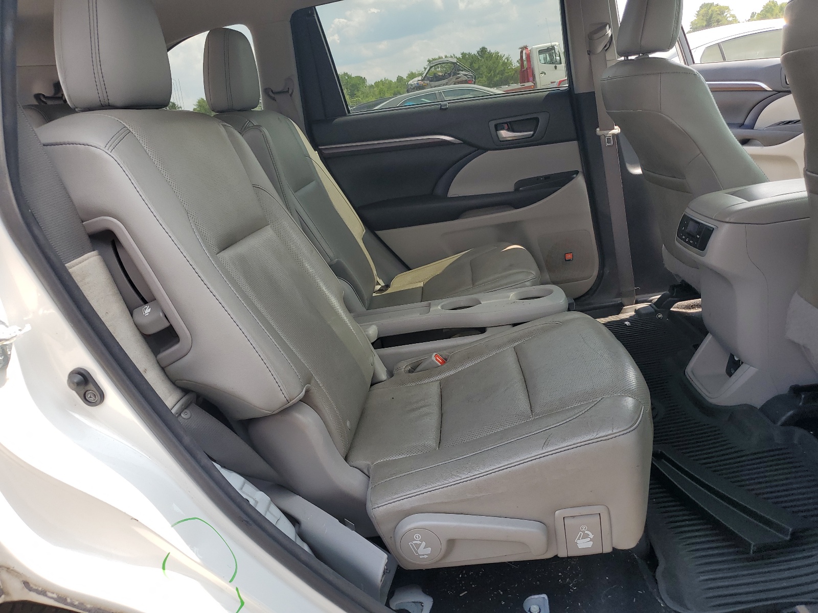 5TDDKRFH1GS347597 2016 Toyota Highlander Limited