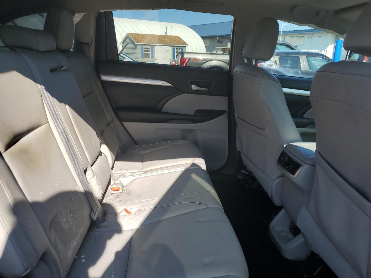 2016 Toyota Highlander Xle VIN: 5TDJKRFHXGS270022 Lot: 64096554