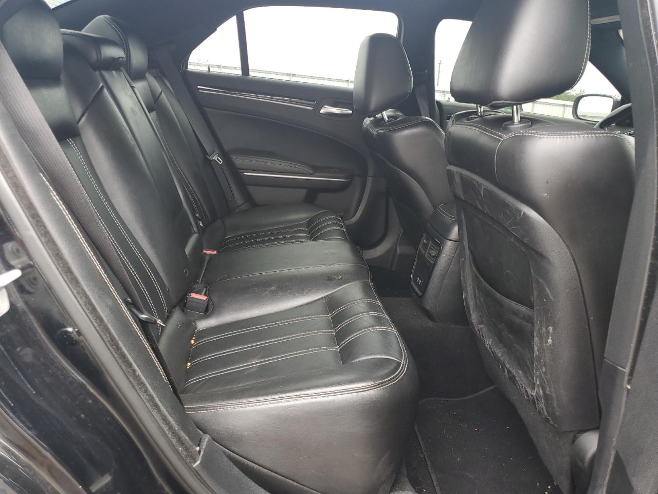 2019 Chrysler 300 S VIN: 2C3CCABG6KH618141 Lot: 64683704