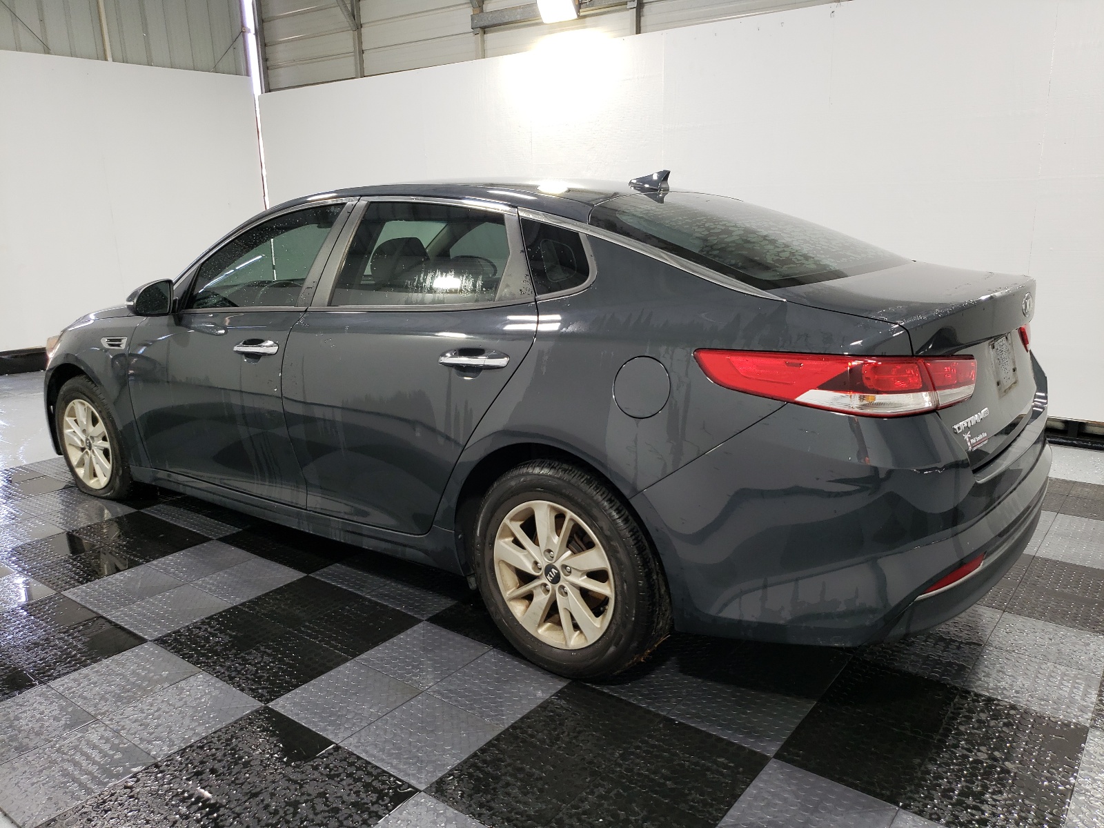 2016 Kia Optima Lx vin: KNAGT4L32G5084822