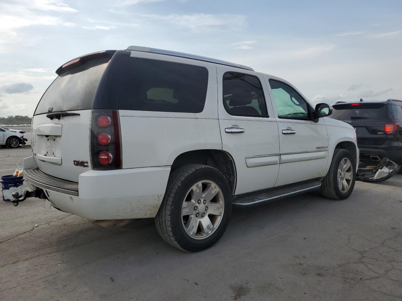 1GKFK638X7J236818 2007 GMC Yukon Denali